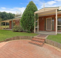 Alpine Mist - Spacious 5 bedroom home - VIC Tourism