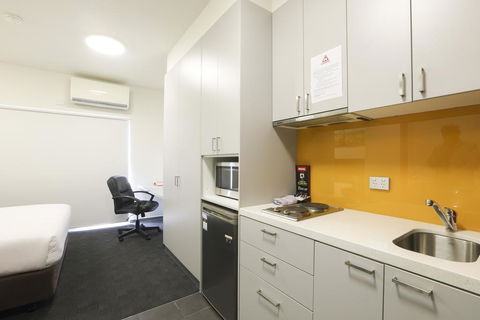 Alston Apartments Hotel - VIC Tourism 1