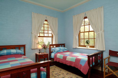 Amanda's Cottage 1899 - VIC Tourism 3