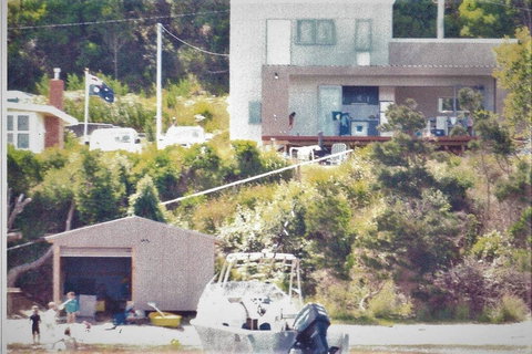 Amazing Ansons Bay Absolute Waterfront Beach House - VIC Tourism 3