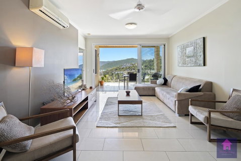 Amazing Ocean Views, Pool, Award Winning Location, Airlie Beach - VIC Tourism 3