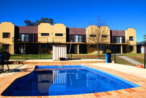 Amberoo Apartments - VIC Tourism 0