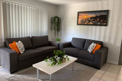Andergrove Home With A Garden View-Wi-fi & Netflix - VIC Tourism 0