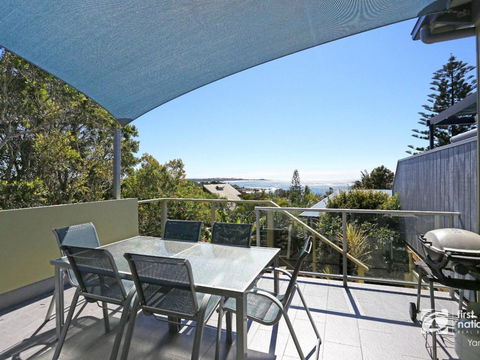 Angourie Blue 1 - Great Ocean Views - Surfing Beaches - VIC Tourism 0