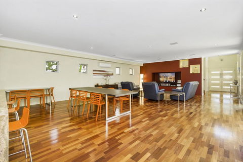 ANGOURIE HOUSE - SALT VILLAGE - VIC Tourism 3