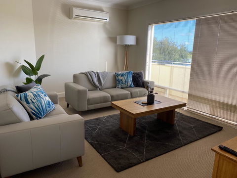 Apartment On Lake Terrace - VIC Tourism 2