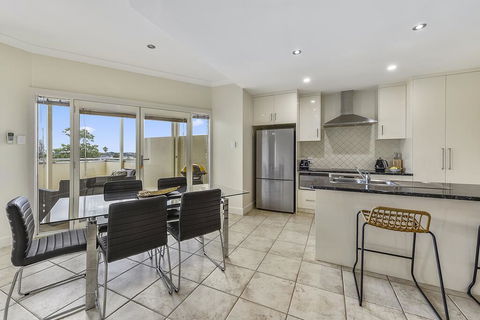 Apartment On Lake Terrace - VIC Tourism 1