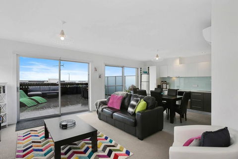 APOLLO 13 PENTHOUSE - Free Wifi & Huge Terrace! - VIC Tourism 0