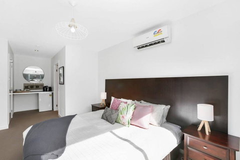 APOLLO 13 STUDIO - Free Wifi, Opposite Beach! - VIC Tourism 1