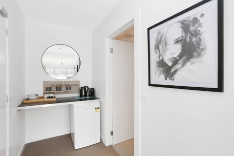 APOLLO 13 STUDIO - Free Wifi, Opposite Beach! - VIC Tourism 3