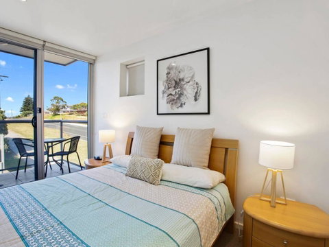 APOLLO BLUE 4 - Modern Waterfront Apartment - VIC Tourism 3