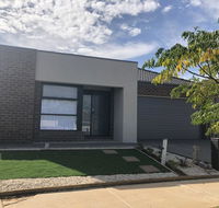 Apple House Tarneit North - VIC Tourism