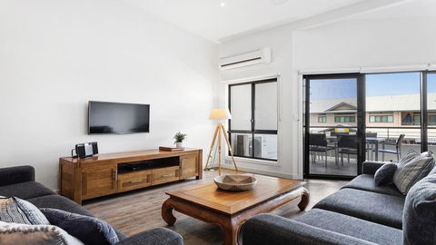 Aqua On Fletcher Street - VIC Tourism 0