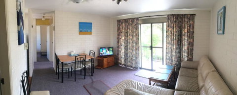 Aquarius Holiday Apartments - VIC Tourism 3