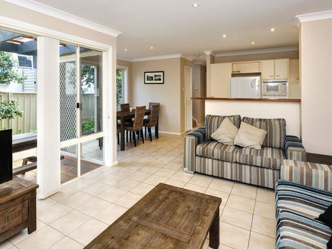 Aquarius Townhouse - VIC Tourism 1