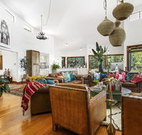 Aquila Retreat Mansion - VIC Tourism
