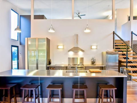 Architecturally Designed Beach House - VIC Tourism 0