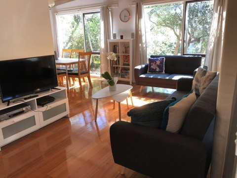 Ariel's Beach House - VIC Tourism 0