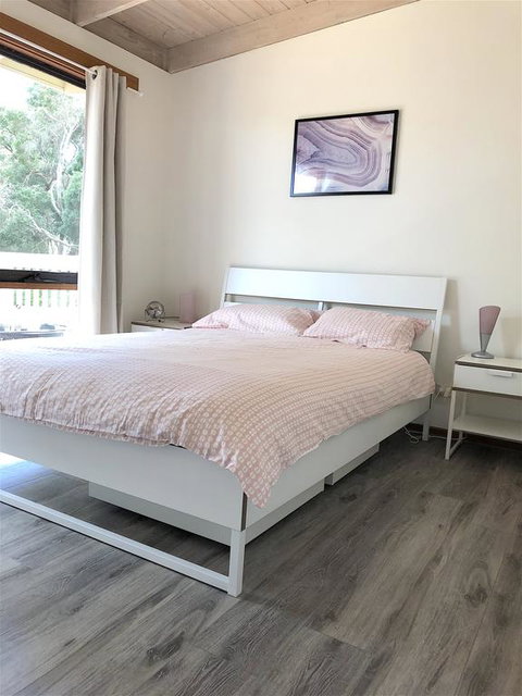 Ariel's Beach House - VIC Tourism 3