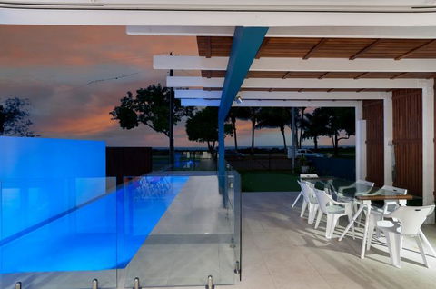 Arlington Beach House - VIC Tourism 3