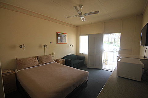 Aromet Motor Inn - VIC Tourism 2