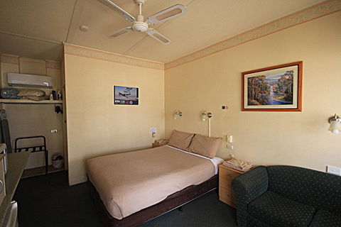 Aromet Motor Inn - VIC Tourism 3