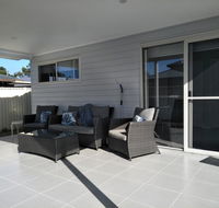 Ashley's retreat Short walk to beach - VIC Tourism