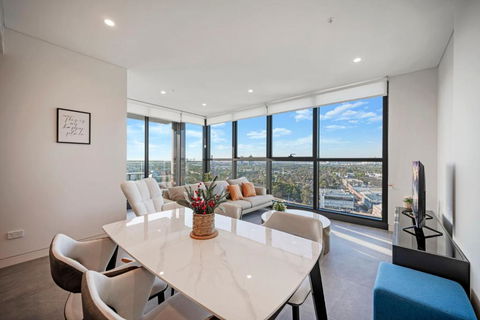 Luxury 1BR Apt With Stunning City Skyline Views - VIC Tourism 2