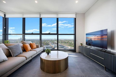 Luxury 1BR Apt With Stunning City Skyline Views - VIC Tourism 0