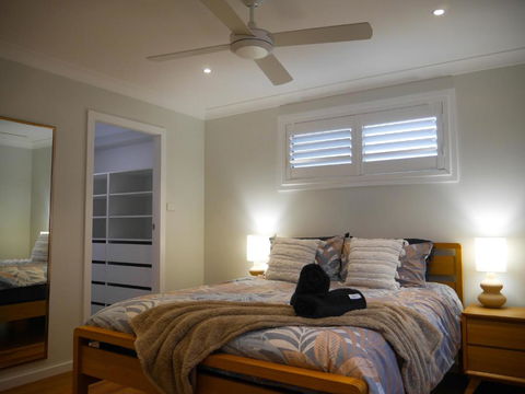 Luxury Home In Yowie Bay - VIC Tourism 3