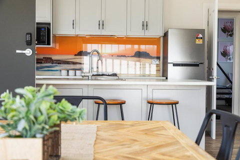 Luxury Apartments And Motel Rooms - Free Wifi - Close To Beach - VIC Tourism 2