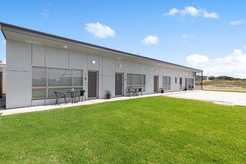 Luxury Apartments And Motel Rooms - Free Wifi - Close To Beach - VIC Tourism 1