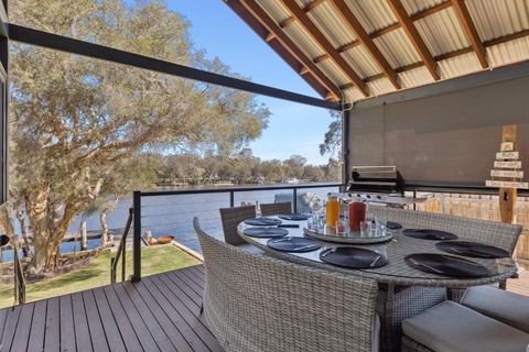 Luxury Riverside Escape With Private Jetty On The Murray River - VIC Tourism 2