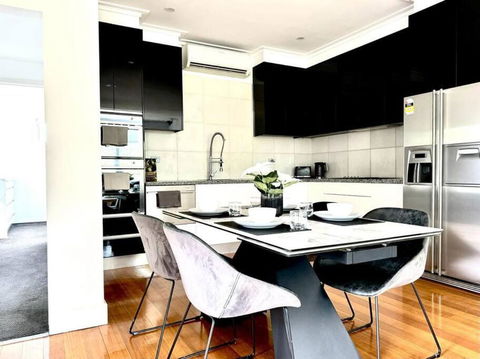 Luxury Stay In Williamstown - VIC Tourism 0