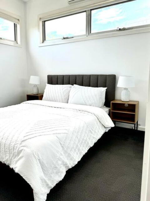 Luxury Stay In Williamstown - VIC Tourism 3