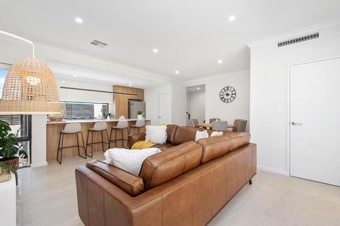 Luxury Urban Retreat - VIC Tourism 0