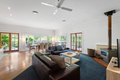 Magical Lucindale - Gorgeous 4 Bedroom House - VIC Tourism 0