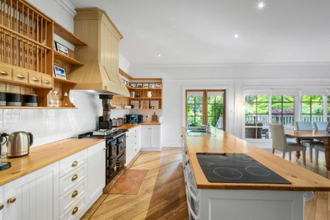 Magical Lucindale - Gorgeous 4 Bedroom House - VIC Tourism 3