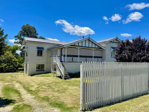 MAGNOLIA HOUSE ON THE CREEK - STANTHORPE - VIC Tourism 0