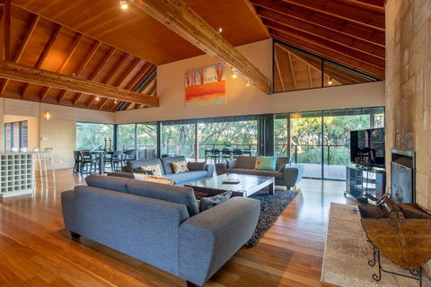 Makesh I Private Properties - VIC Tourism 2