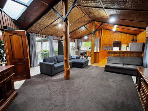 Mannland Cottage Retreat - VIC Tourism 0