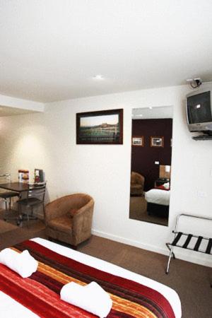 Mansfield Motel - VIC Tourism 1
