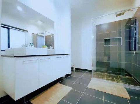 Mel South East Huge Luxury Home - VIC Tourism 2