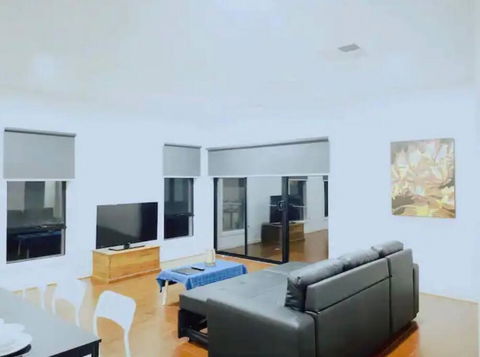Mel South East Huge Luxury Home - VIC Tourism 3