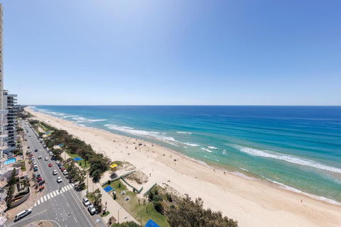 Meriton Suites Surfers Paradise - VIC Tourism 3