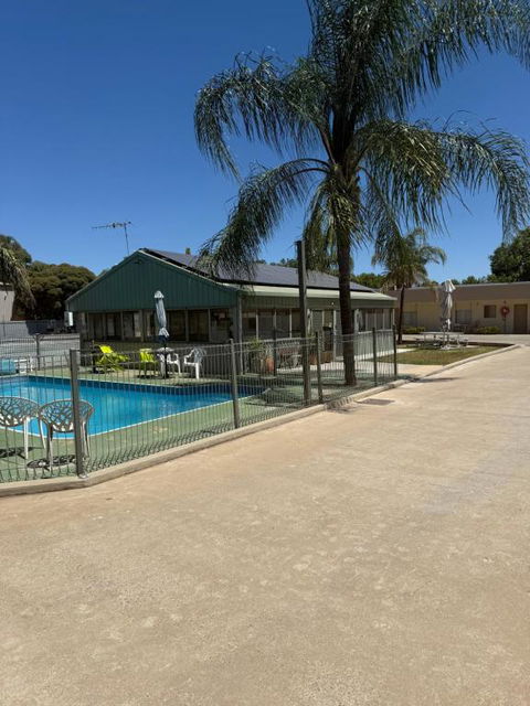 Mia Motel - VIC Tourism 1