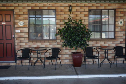 Miles Outback Motel - VIC Tourism 3