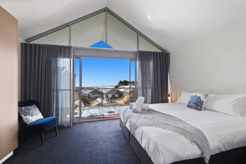 Milieu At Seine - VIC Tourism 1