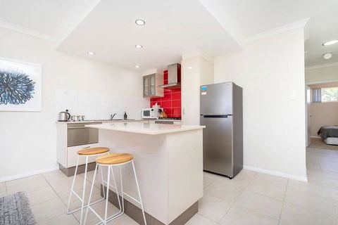 Modern Midland Retreat 2br 1 Bth - VIC Tourism 0