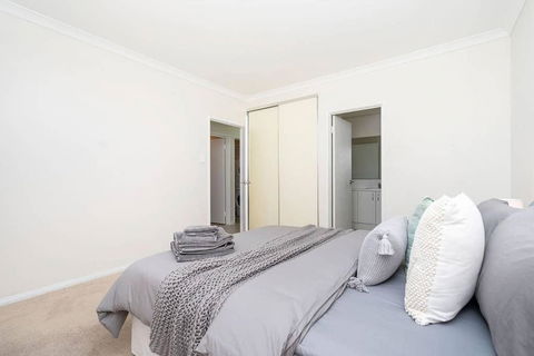 Modern Midland Retreat 2br 1 Bth - VIC Tourism 3